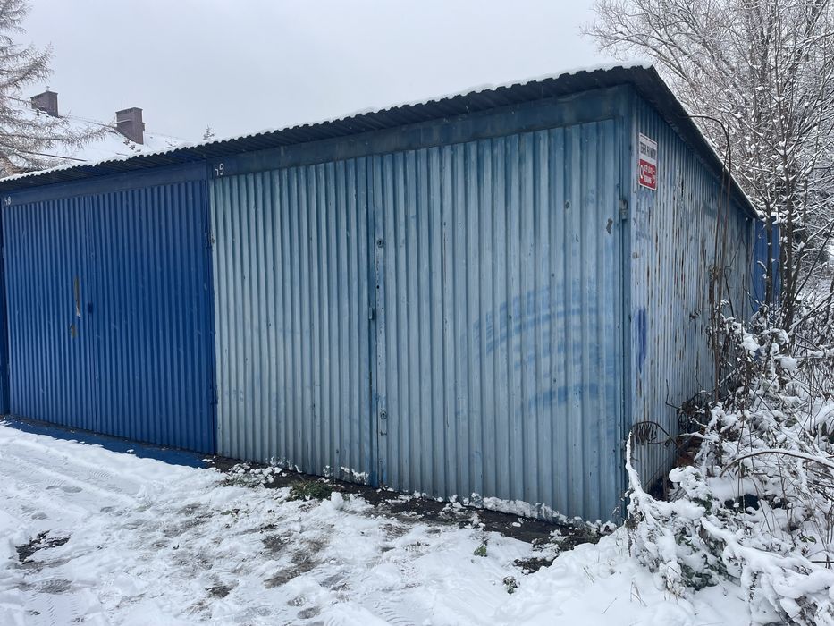 Garaż przy rondzie obok Plazy