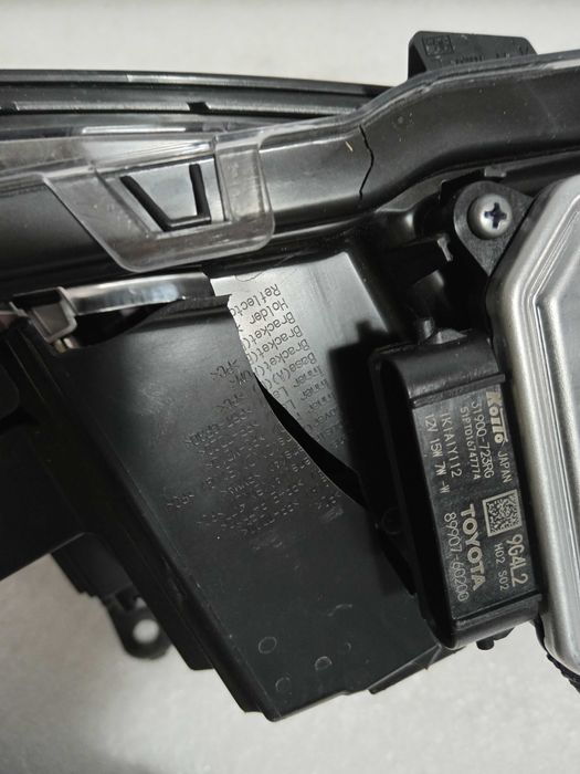 Фара права оригінал бу Toyota Land Cruiser Prado 250 2024-