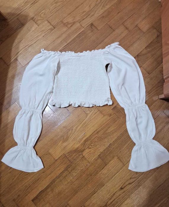 Елегантна біла блуза