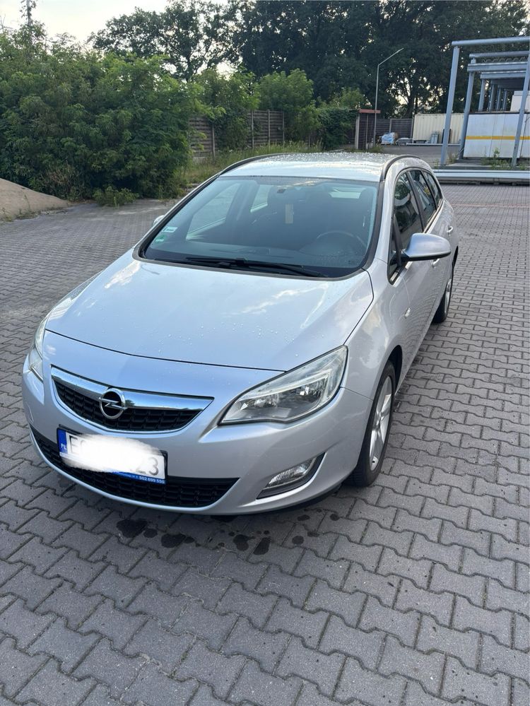 Opel Astra J Sports Tour
