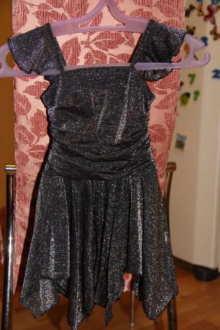 Продам нарядное и стильное платьице на стройную леди рост 92-106