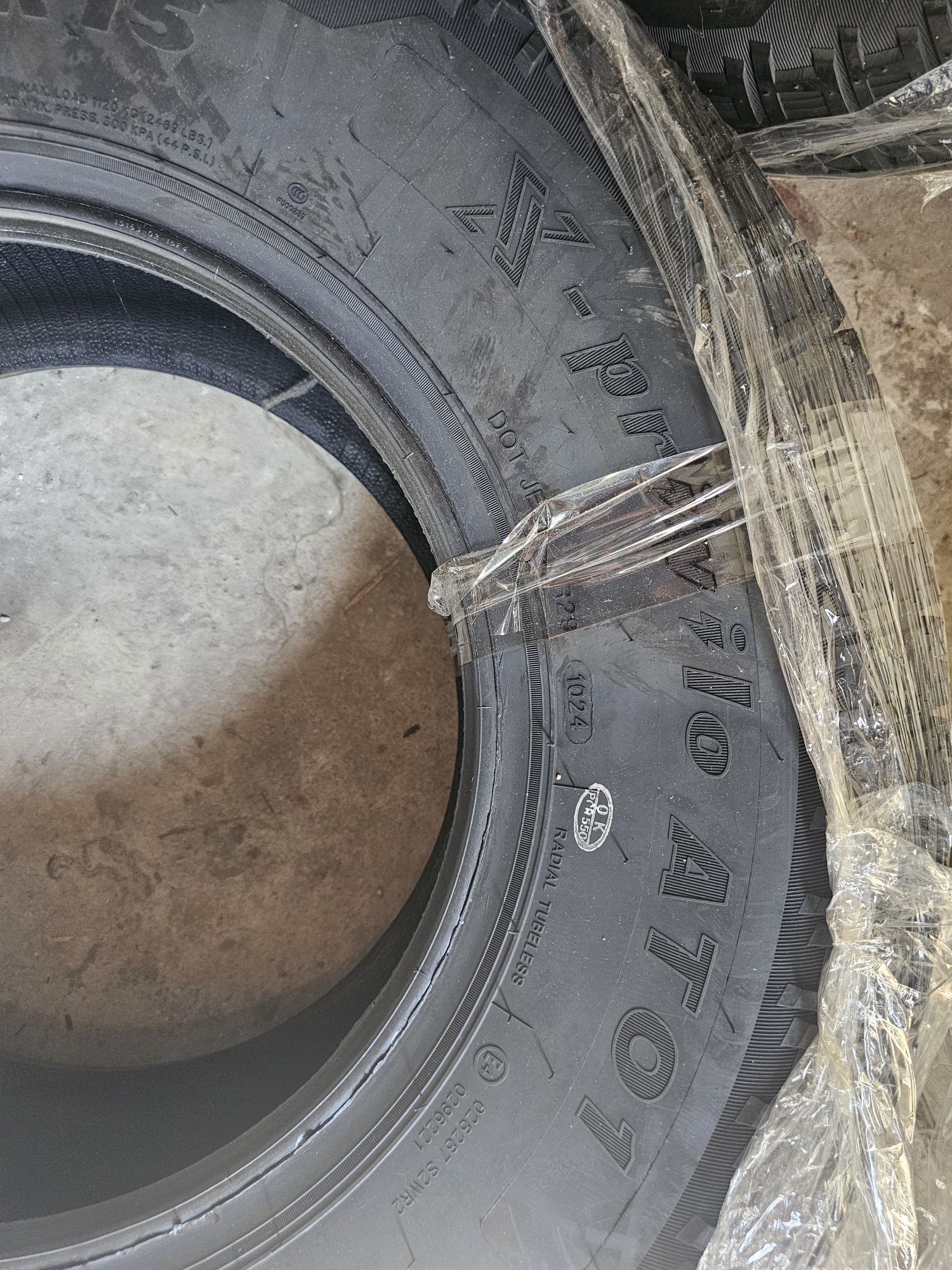 Tracmax X-Privilo AT01 265/70 R15