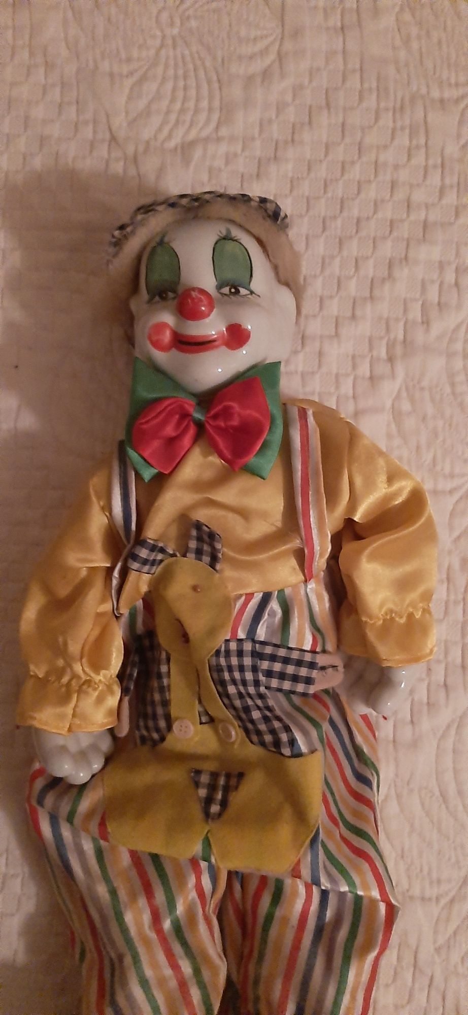 Palhaço vintage com cara e membros em porcelana