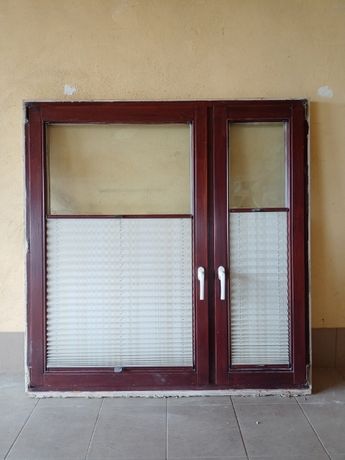 Okno drewniane z plisami