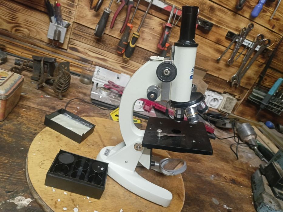 Mikroskop szkolny PZO