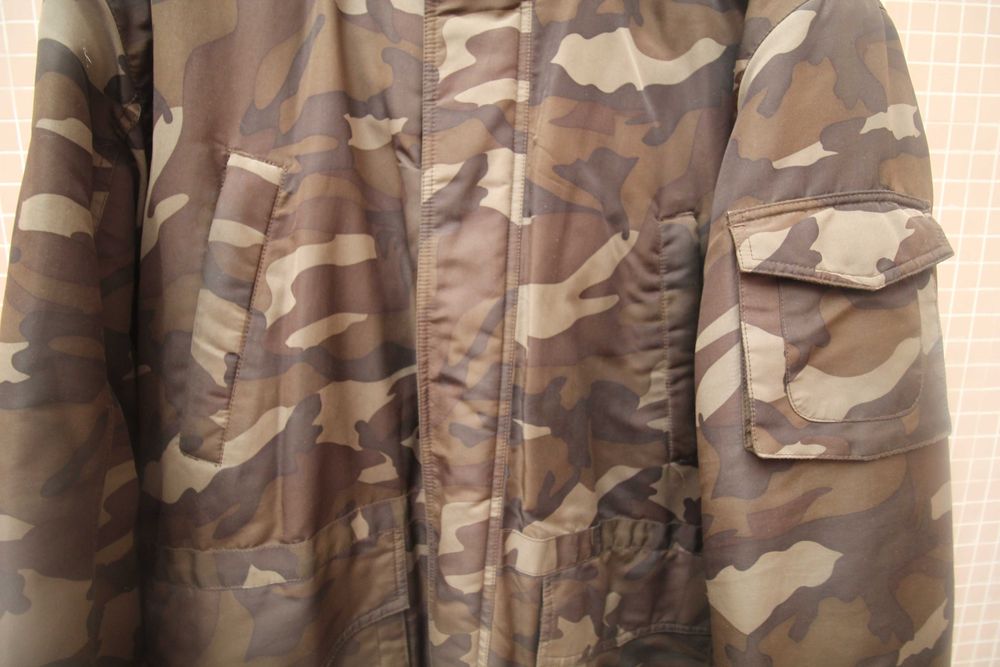 casaco/parka camuflada c/ forro acolchoado  c/ capuzc/pelo