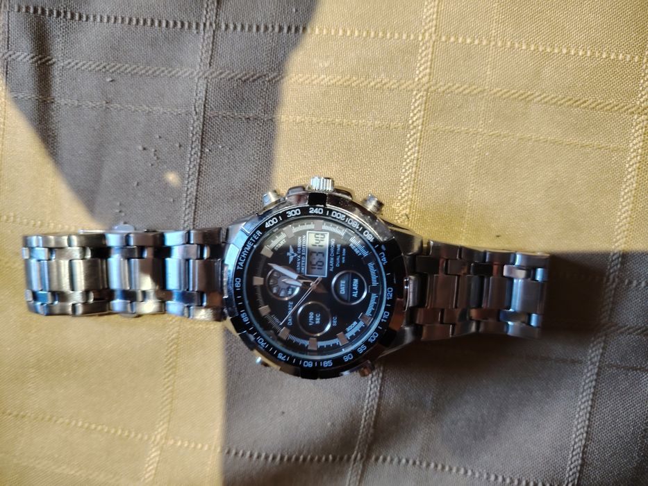 Devlin-relógio de pulso multifuncionais.