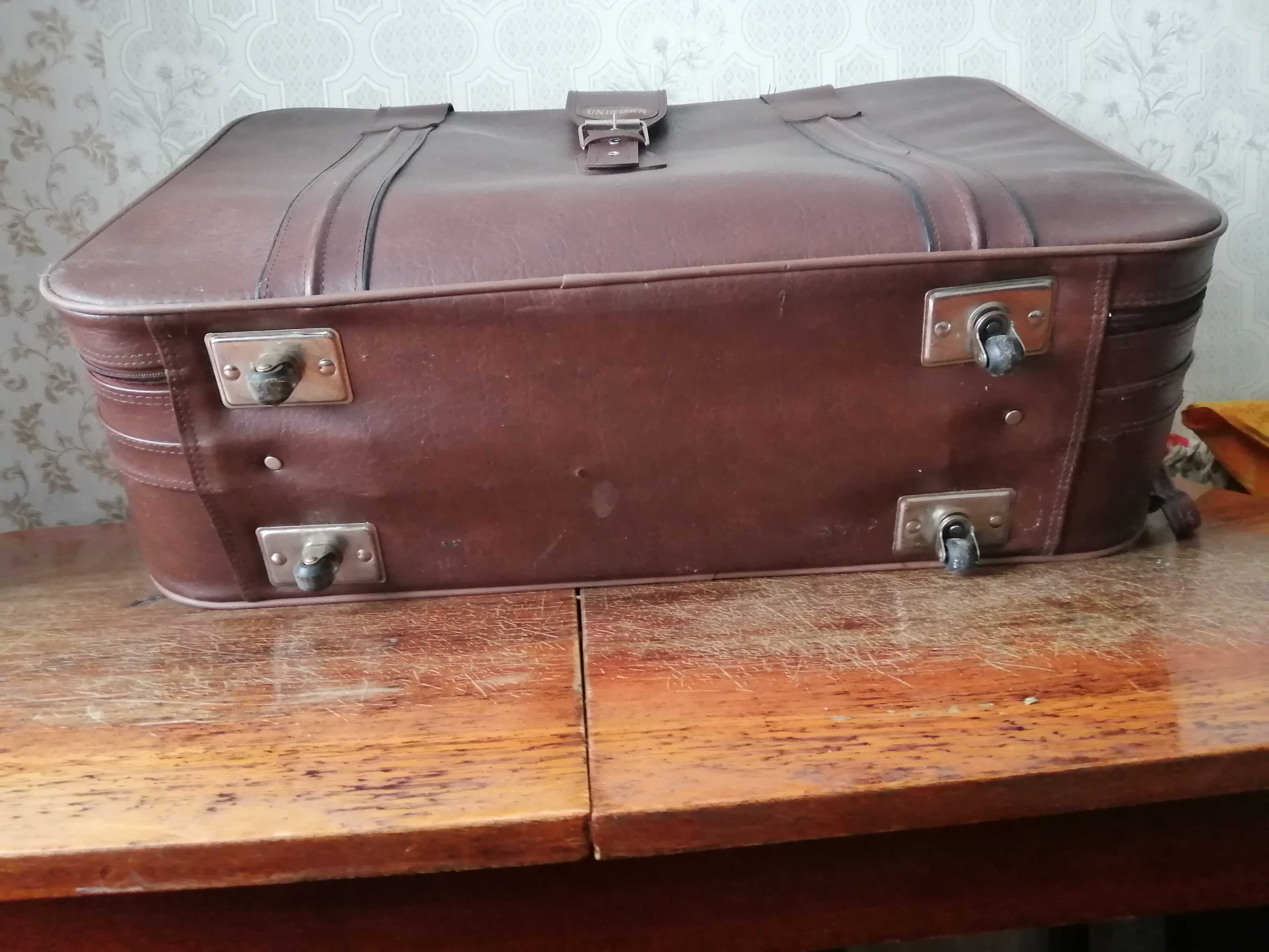 Продам валізу великого розміру