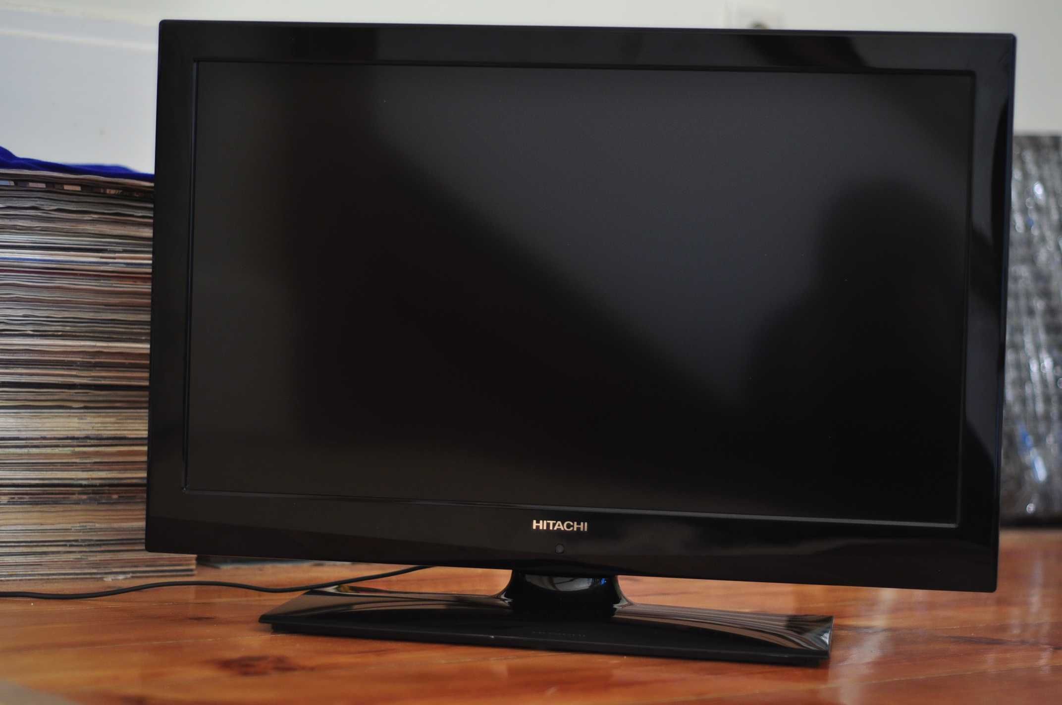 Televisão led hitachi 26" avariada para reparação ou peças