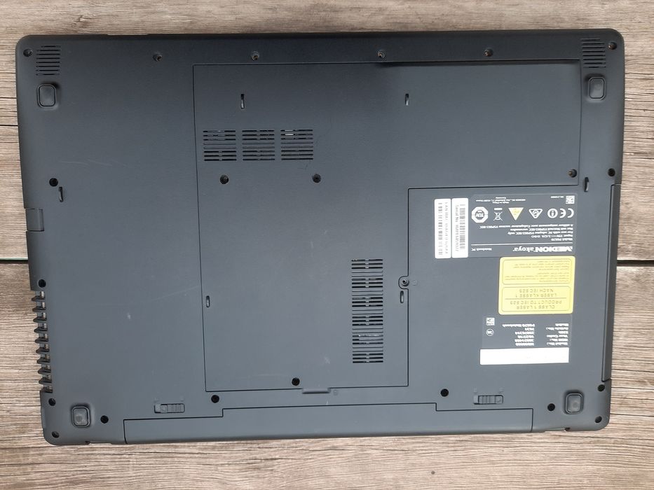 Ноутбук Medion p6670 md99960 i5-6200u 2gb GeForce 940MX не рабочий