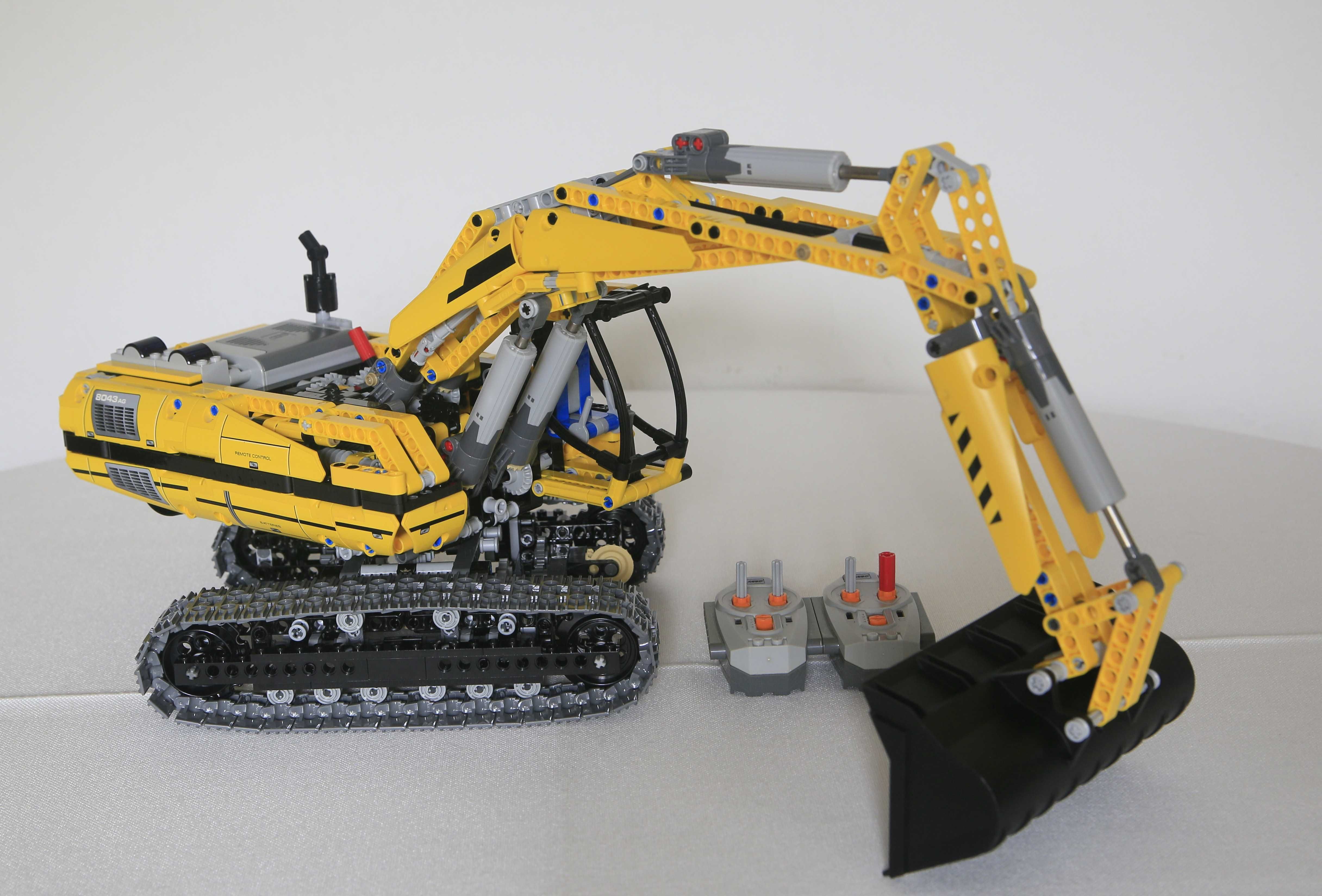 Lego Technic 8043 Motorized Excavator