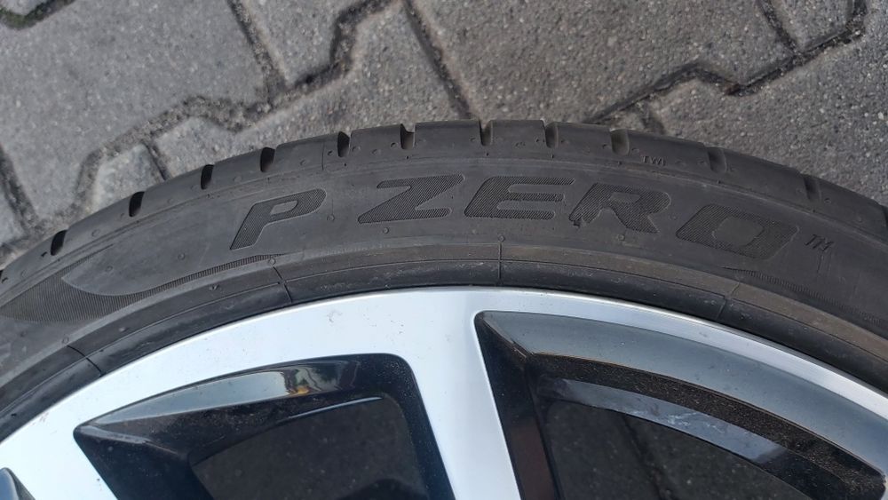 Koło  VW Golf 7 GTI R19  235/35R19 Pirelli P Zero