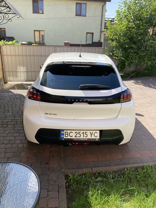 Peugeot e-208 2021