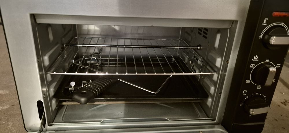 Piekarnik mini Clatronic z funkcją termoobiegu i różen 30 l.