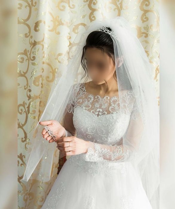 Весільна сукня білого кольору