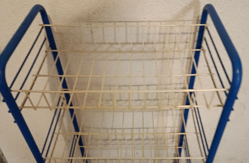 Carrinho de legumes em metal para cozinha