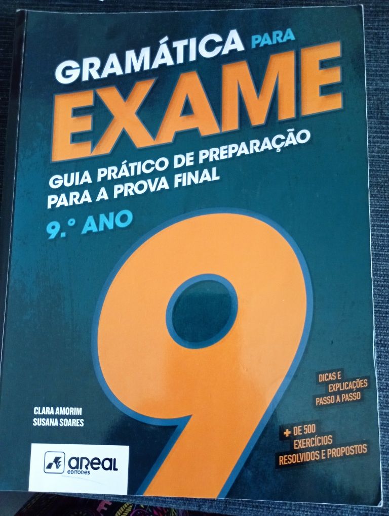 Livro de gramática de português de preparação para o exame do 9° ano