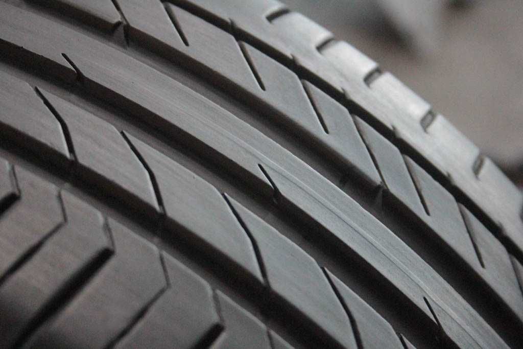 225/40/18 Continental ContiSportContact 5 225/40 R18 92Y XL AO A0