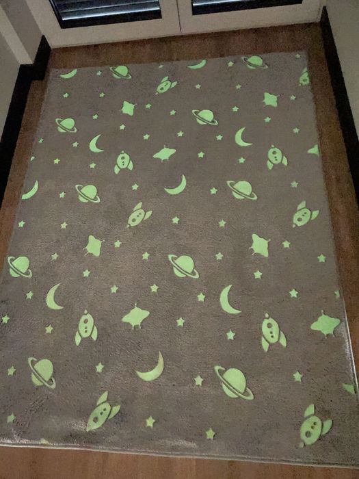 Dywan świecący kosmos planety