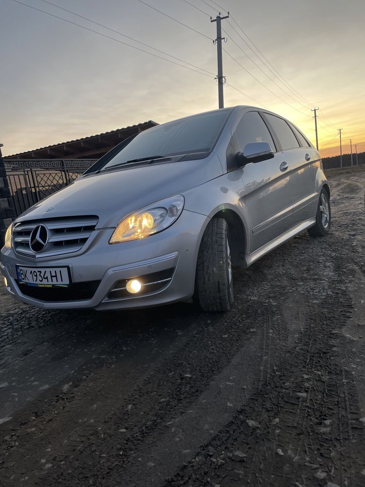 Автомобіль легковий Mercedes B180 коробка автомат