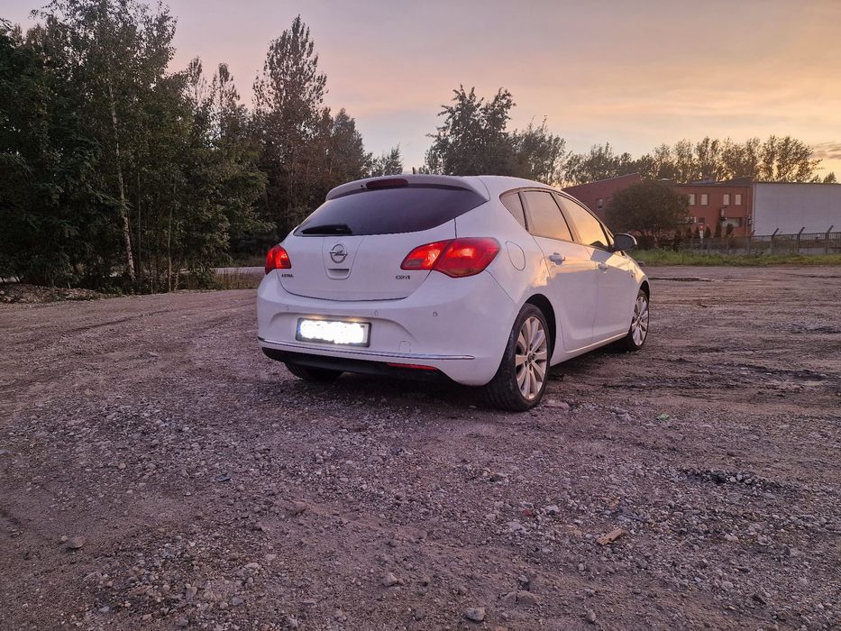 Opel Astra J 2010r