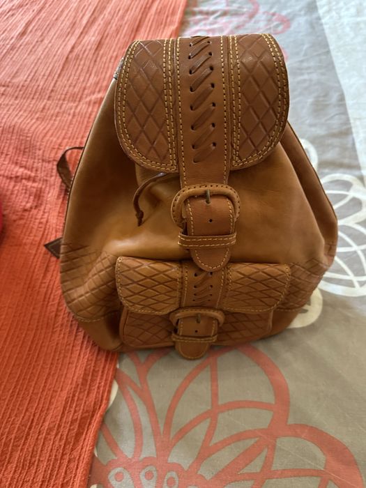 Mochila em pele verdadeira  camel