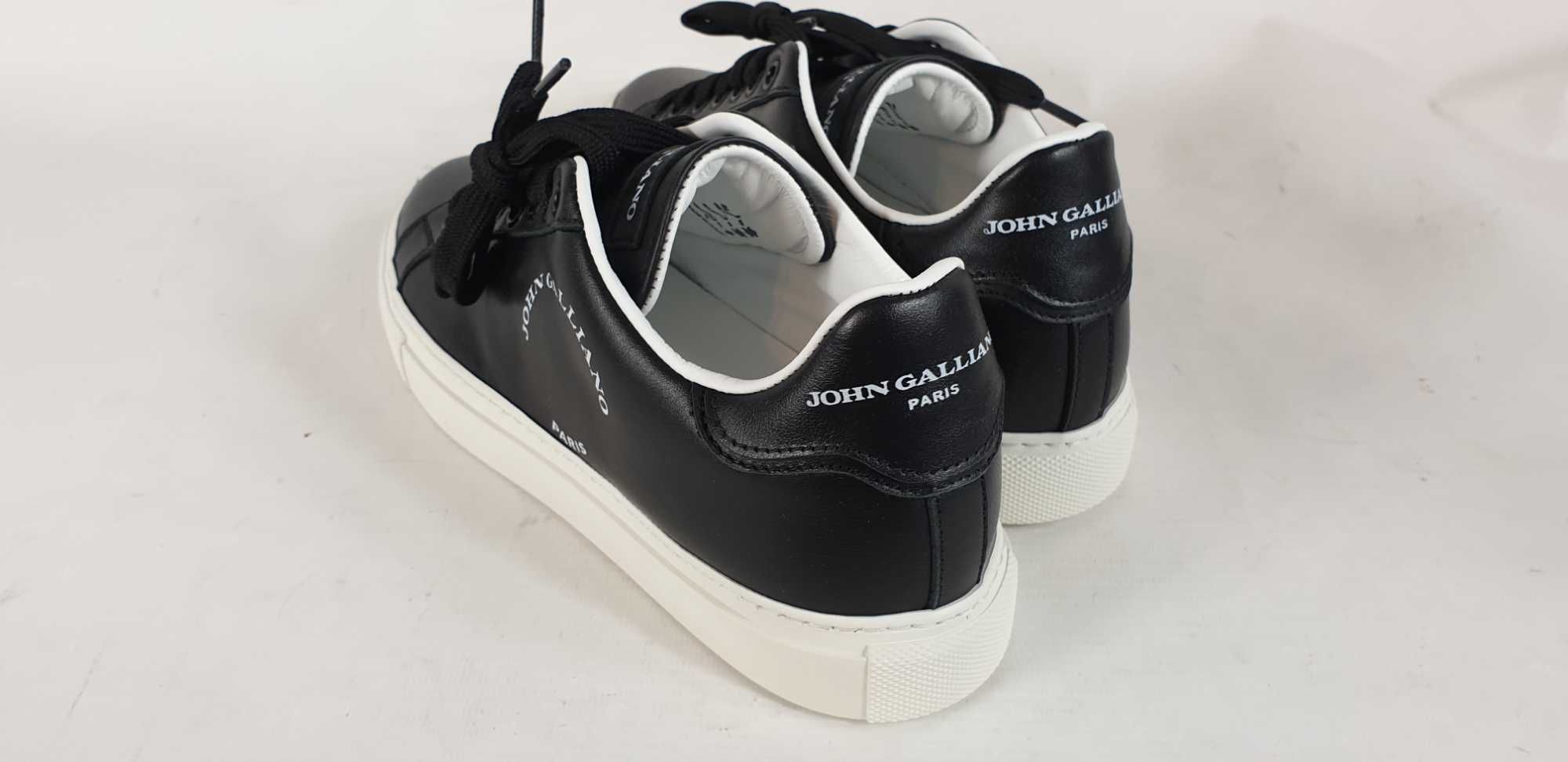 Sneakersy John Galliano Paris 6735 B Czarny Roz.36