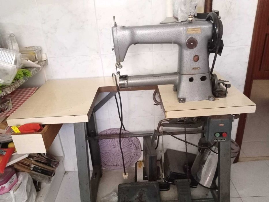 Máquina de costura industrial Singer