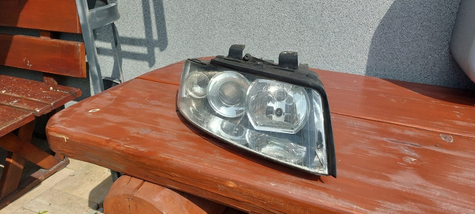 Lampa przednia prawa Audi A4 B6 kompletna wraz z silniczkiem Valeo