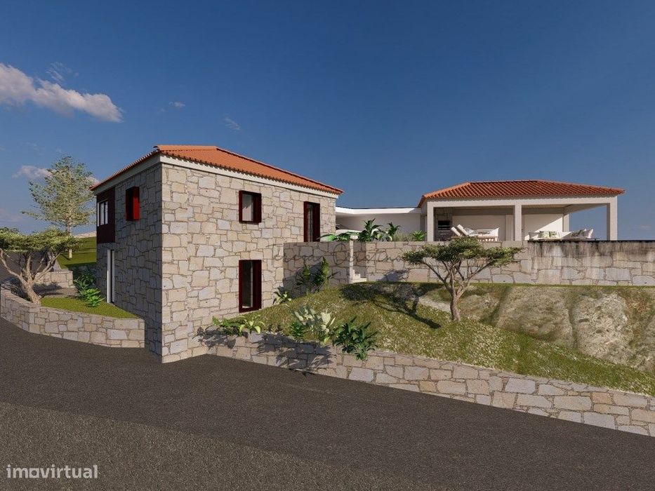 Propriedade com Vista para Ponte de Lima - Para Reabilitação