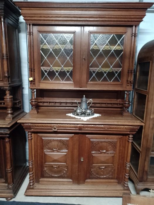 Kredens w stylu neorenesansowym