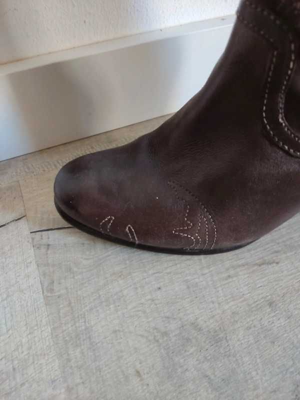 Botas Castanhas estilo cowboy