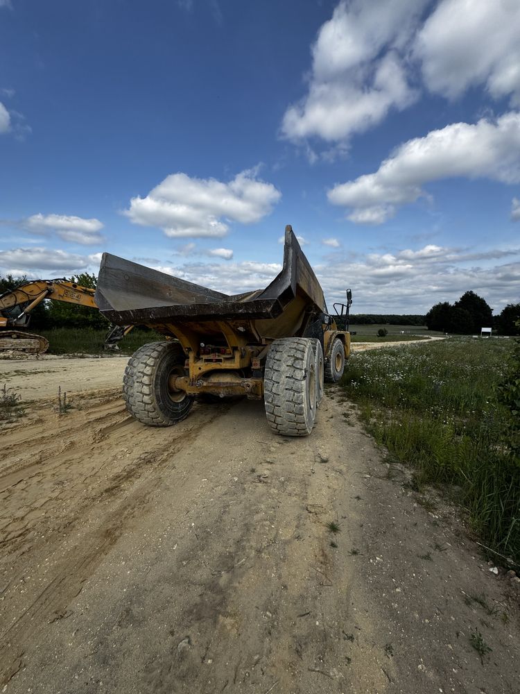 Wozidło CAT 735 B. 2008 rok