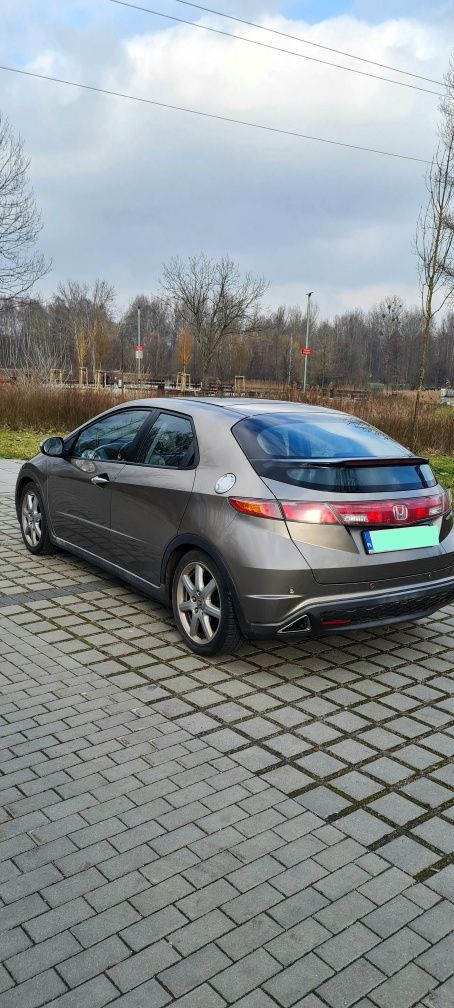 Honda Civic VIIII 2007 Ufo 1.8 Executive Benzyna +Gaz Niski przebieg