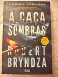 Livro À Caça das Sombras, de Robert Bryndza
