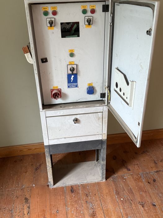 Szafa  sterownicza ,  rozdzielnia elektryczna