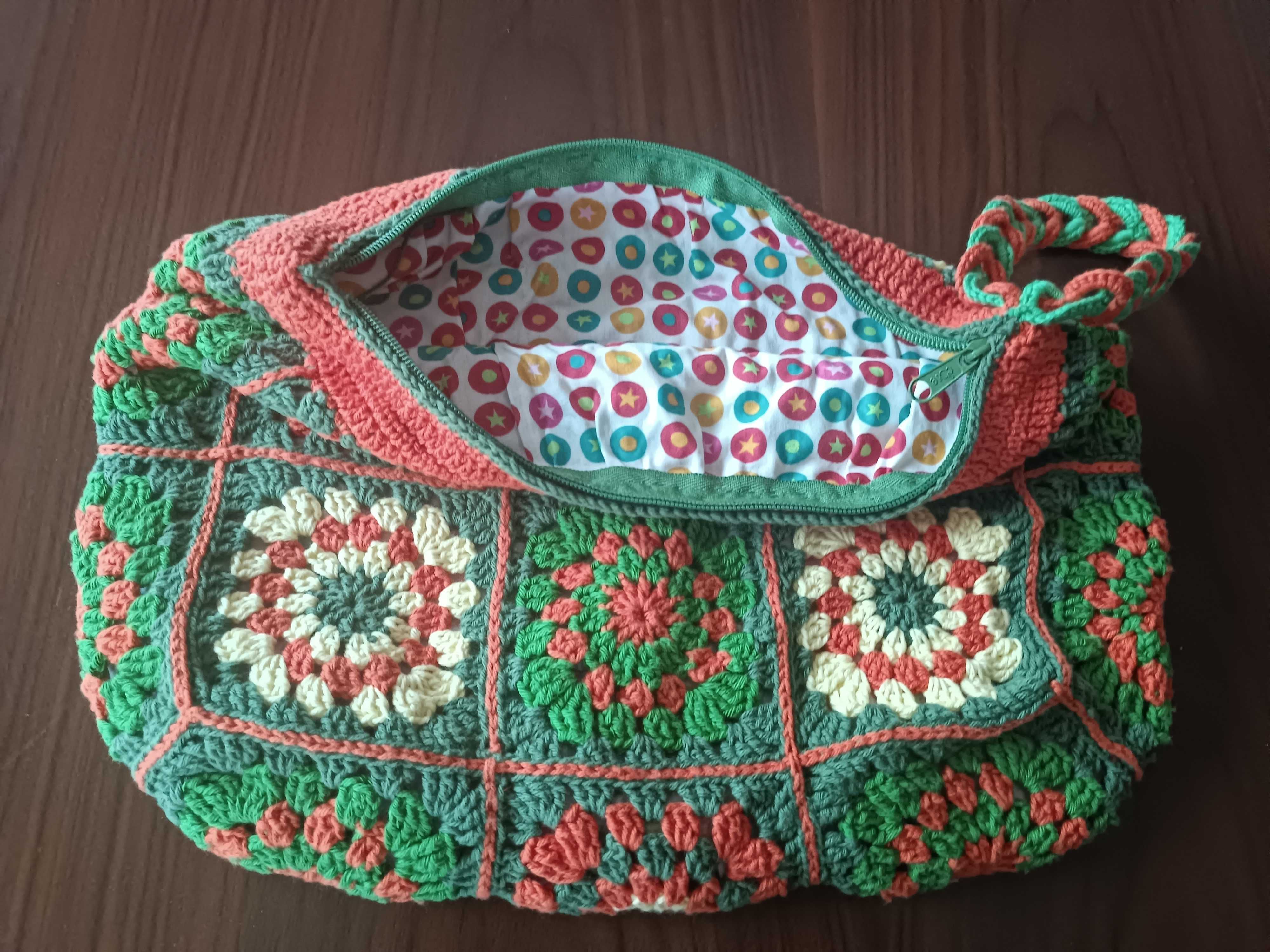 Saco de crochet feito á mão