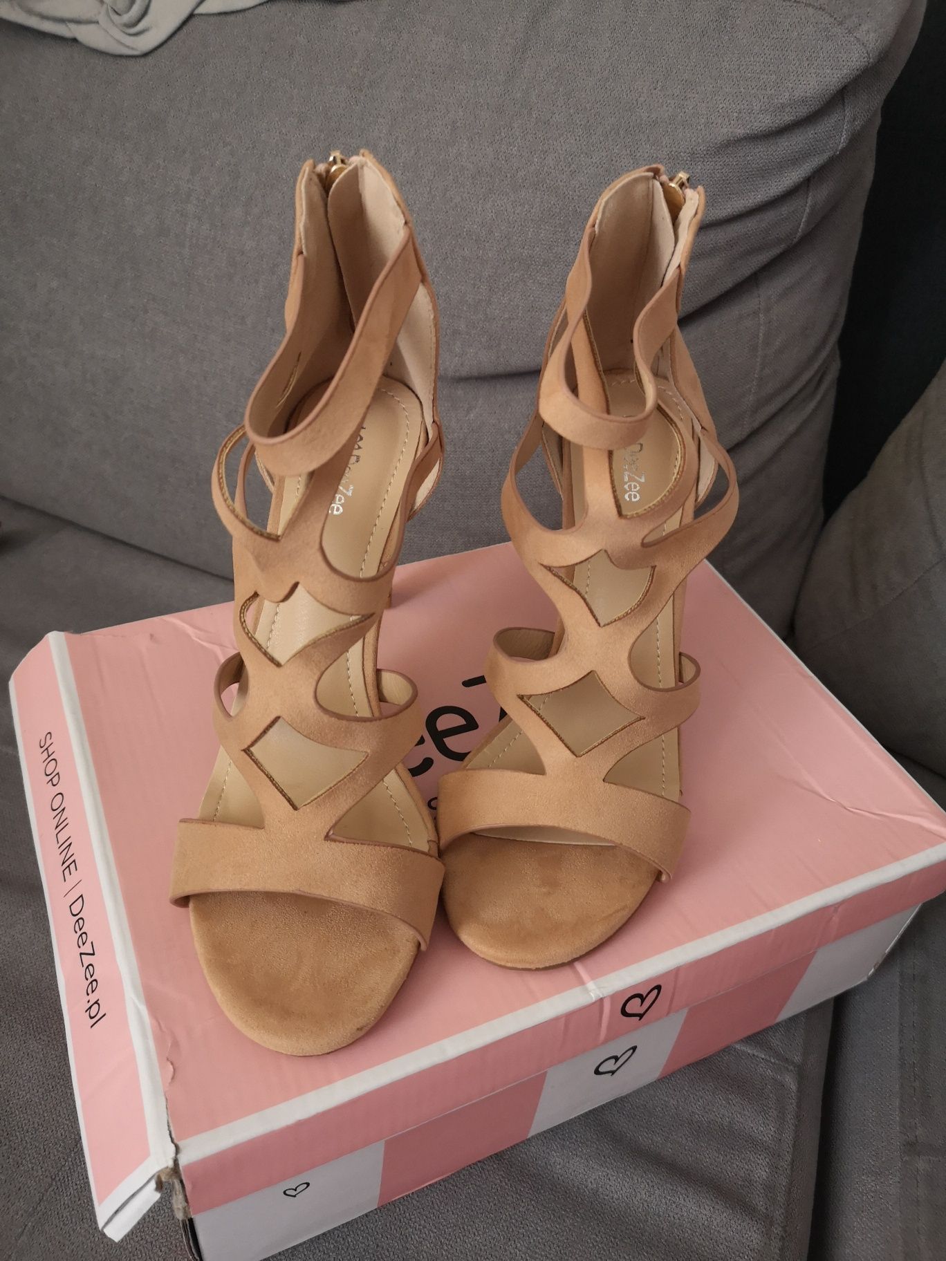 Nowe szpilki, buty na obcasie Deezee 38 camel