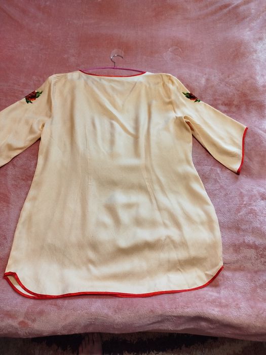 Вишиванка жіноча вишита бісером