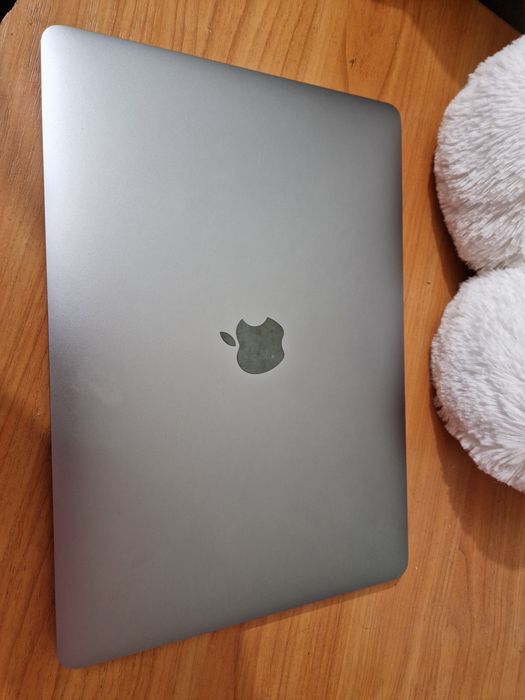 Macbook pro m1 8/256 touchbar