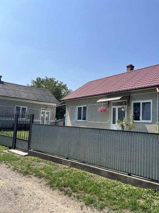 Продається господарство з двох будиночків в Садгорі ст.ціна57000дол.