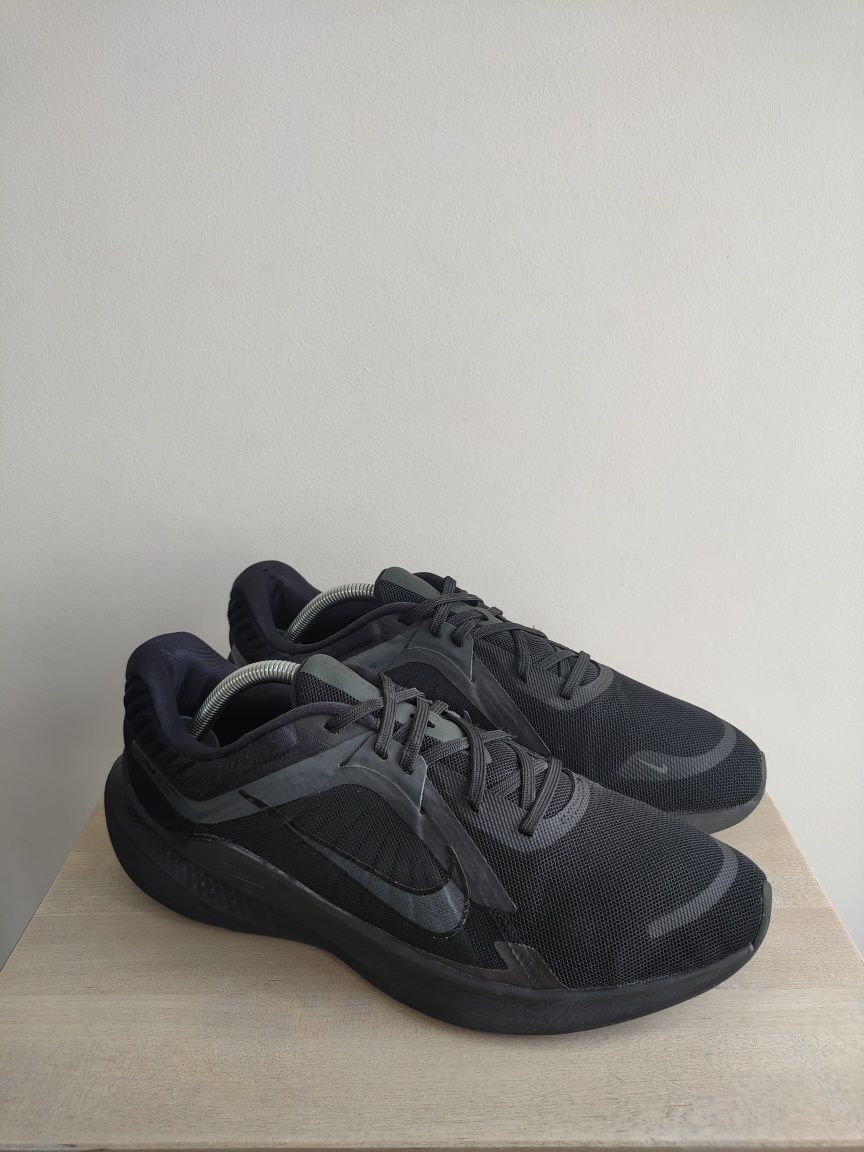 Lekkie sneakersy z siateczki męskie czarne  Nike Quest 5 rozmiar 44