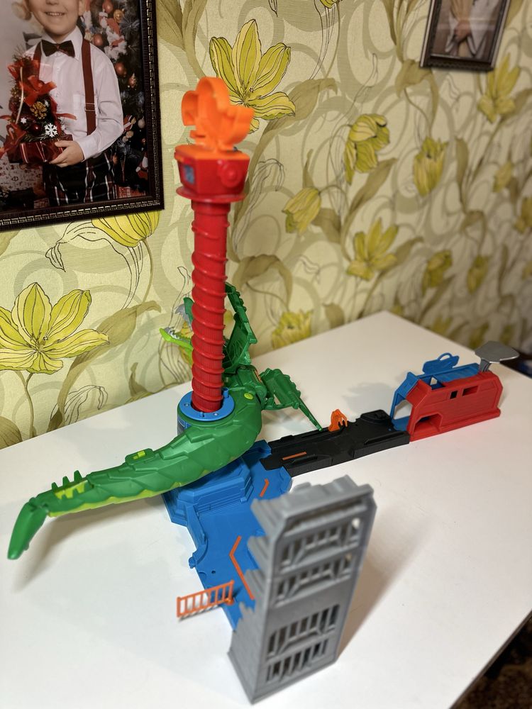 Трек hot wheels повітряна атака дракона