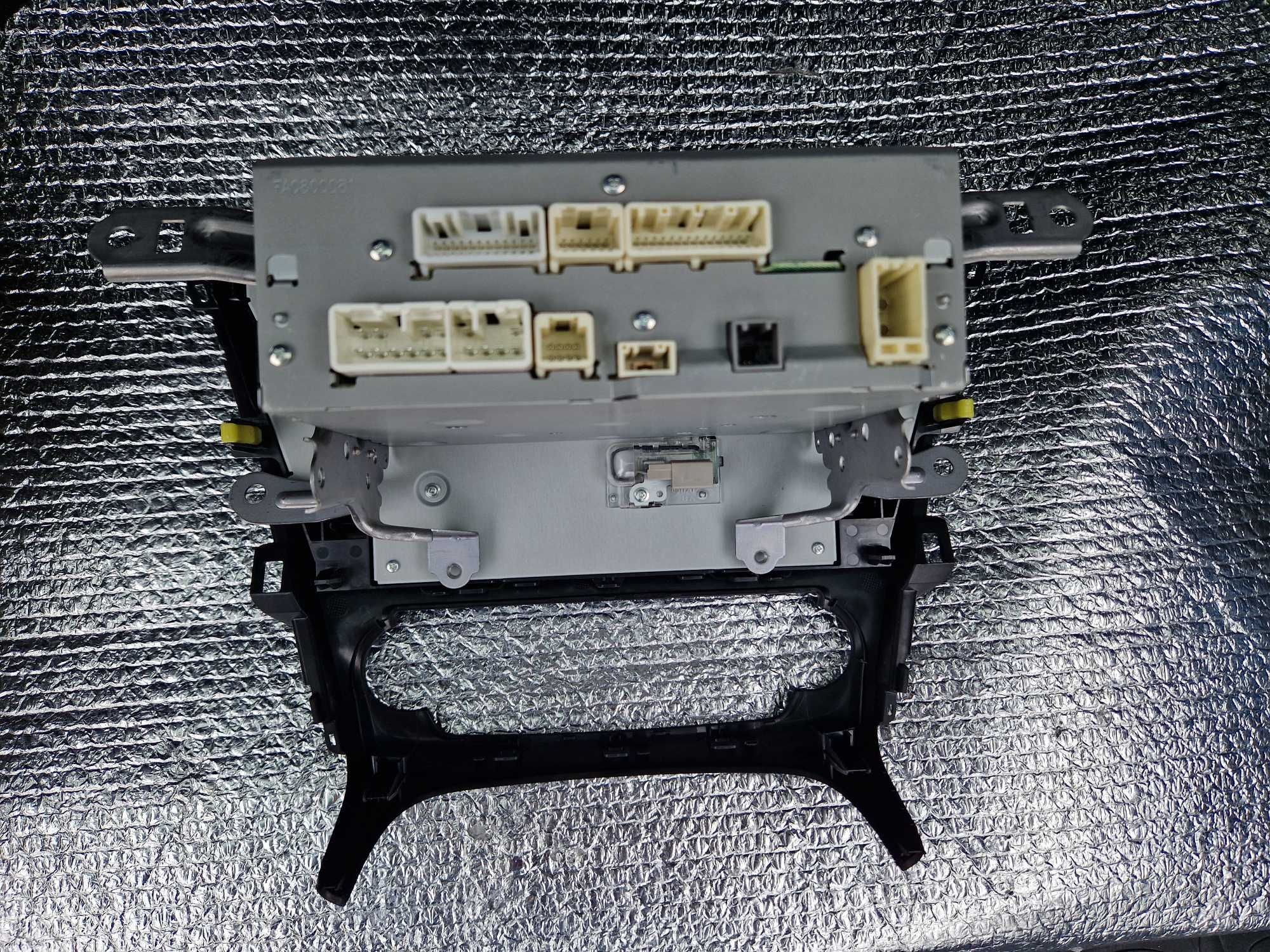 Toyota Avensis T29 15-18 radio nawigacja OEM