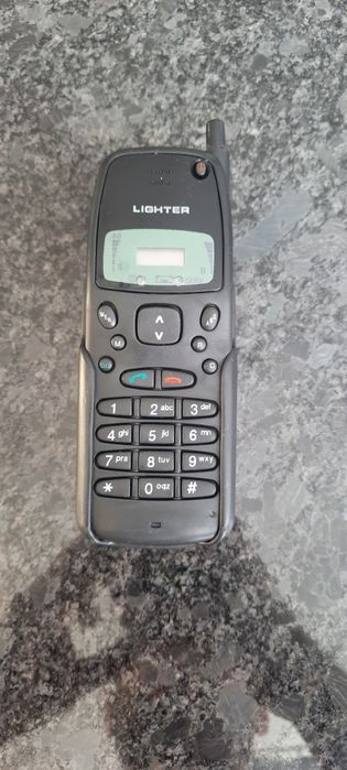 Żarowa zapalniczka w kształcie telefonu komórkowego