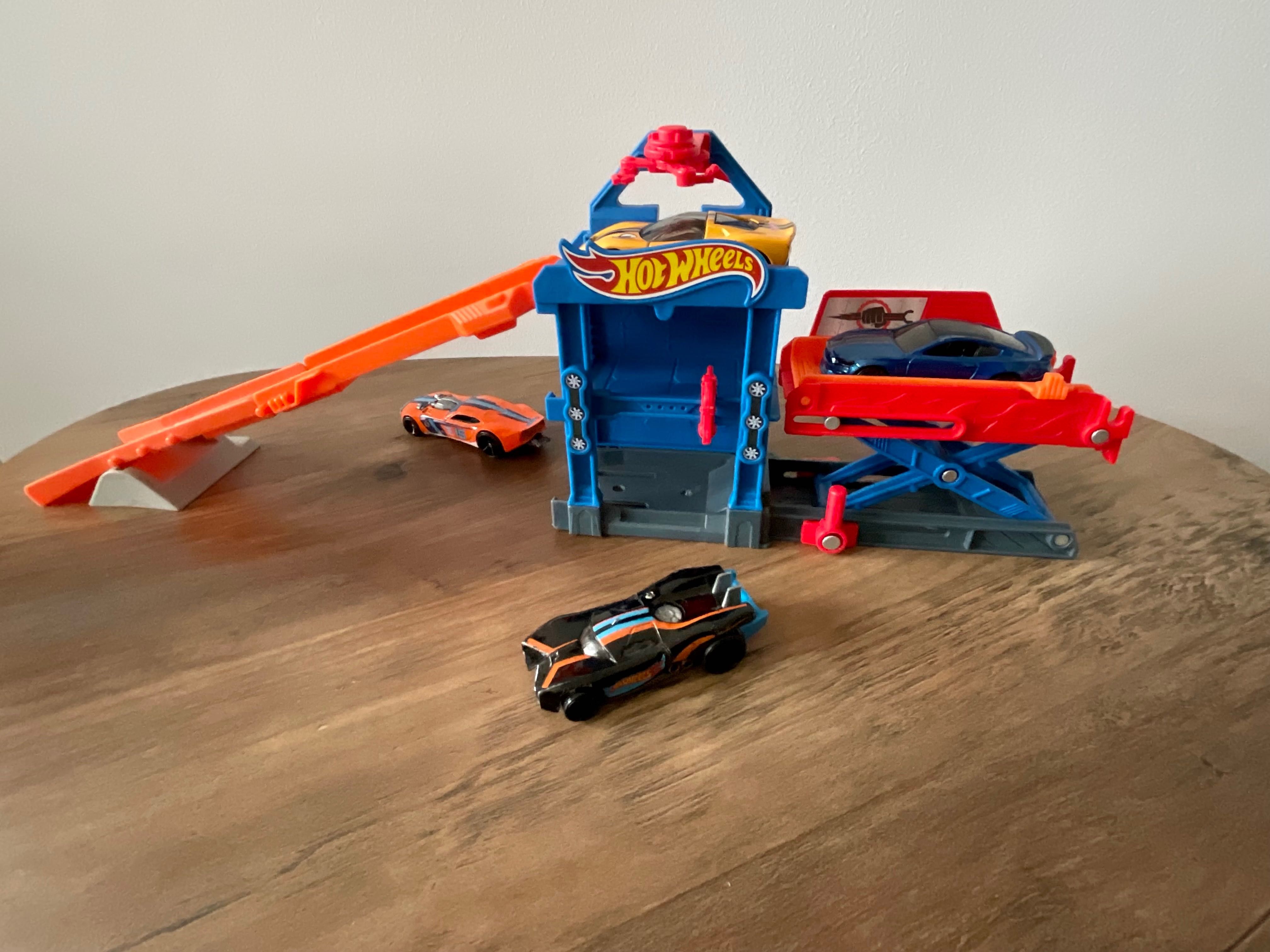 Zestaw Hot Wheels ROBO-Lift