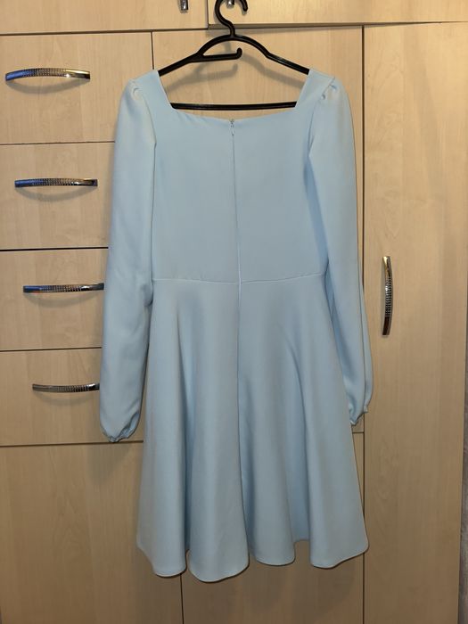Продам сукню небесно голубого кольору