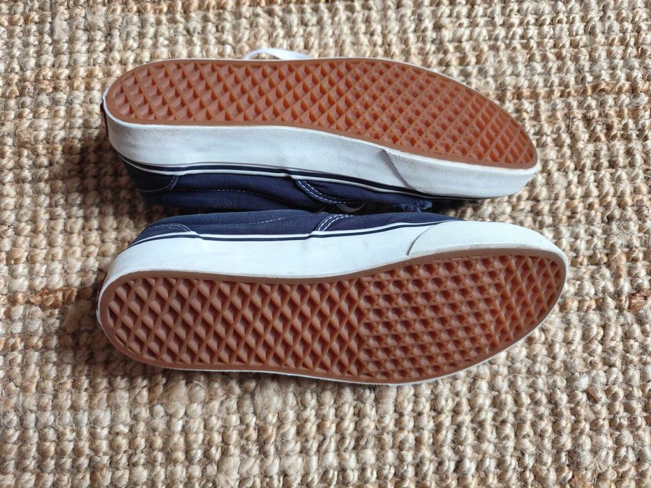 Ténis Vans - pretos e azuis