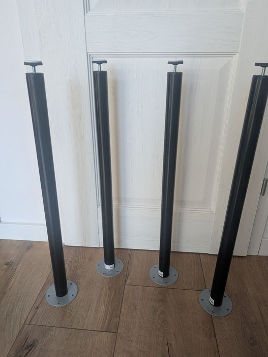 Regulowane nogi do poparcia blatu