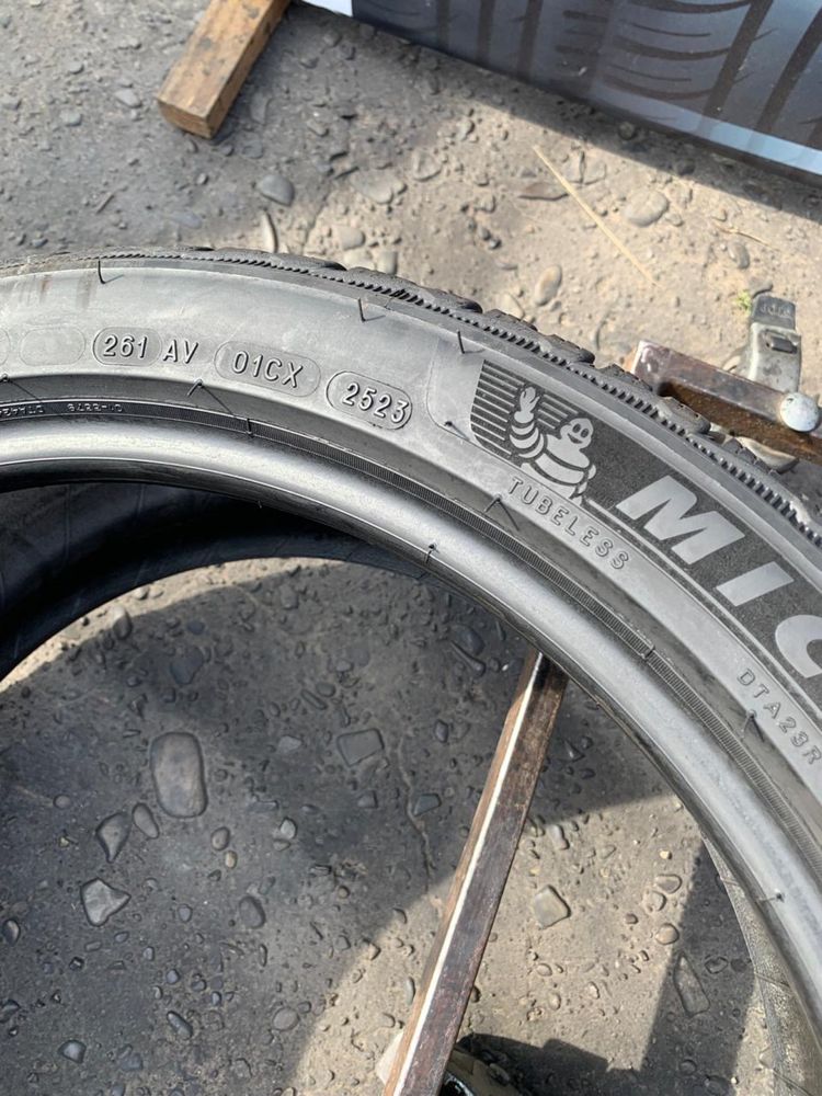 Шини 235/40 R19 пара Michelin 7мм, зима, 2023р